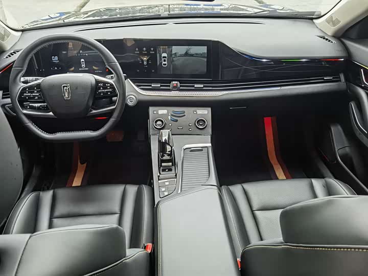 Фото 7 - Bestune B70