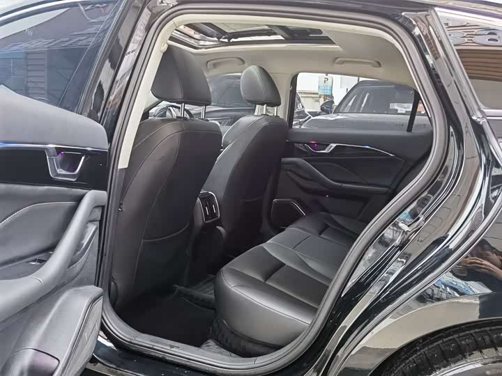 Фото 8 - Bestune B70