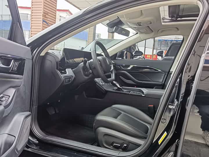 Фото 9 - Bestune B70