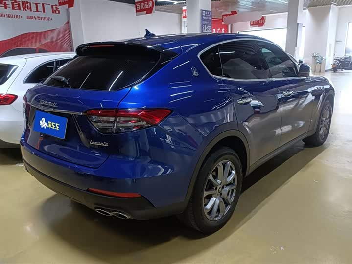 Фото 3 - Maserati Levante