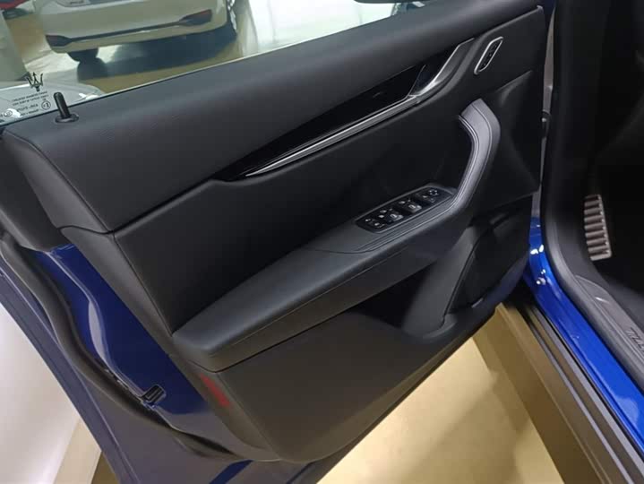 Фото 7 - Maserati Levante