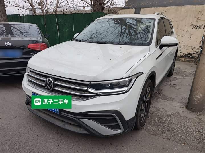 Фото 1 - Volkswagen Tiguan L Pro