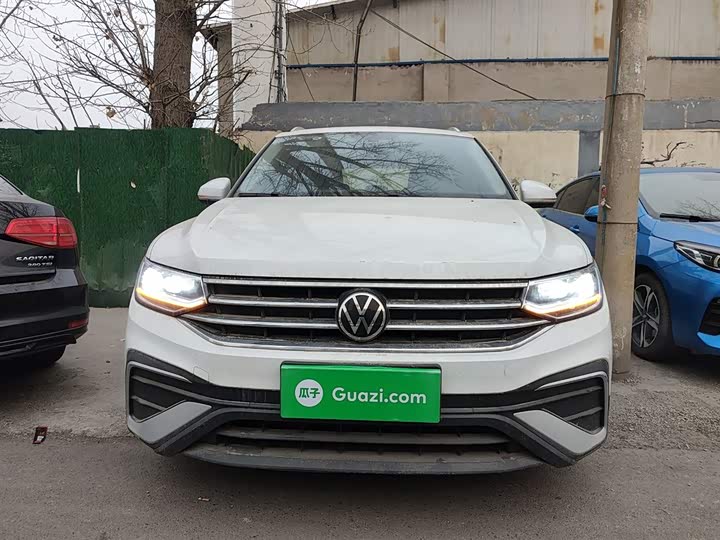 Фото 3 - Volkswagen Tiguan L Pro