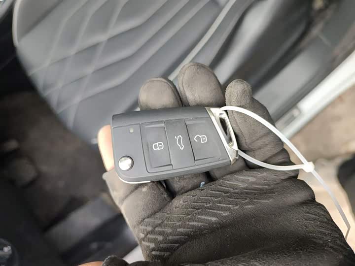 Фото 9 - Volkswagen Tiguan L Pro