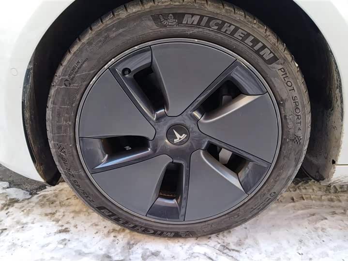 Фото 6 - Tesla Model 3