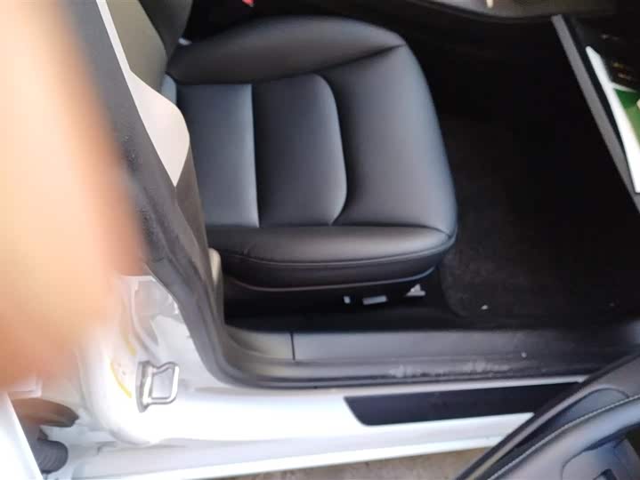 Фото 8 - Tesla Model 3