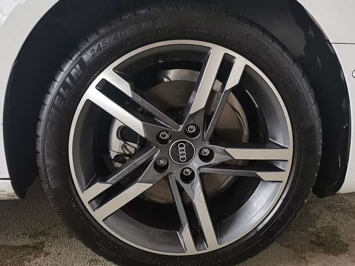 Фото 7 - Audi A4L