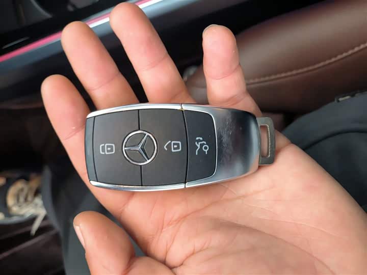 Фото 9 - Mercedes-Benz GLB-Class