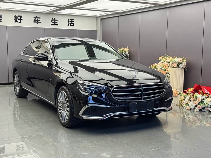 Фото 3 - Mercedes-Benz E-Class