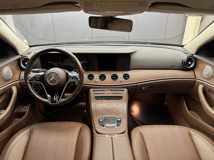Фото 4 - Mercedes-Benz E-Class