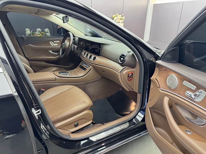 Фото 7 - Mercedes-Benz E-Class