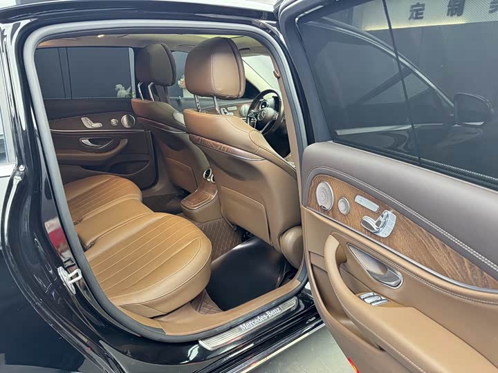 Фото 9 - Mercedes-Benz E-Class