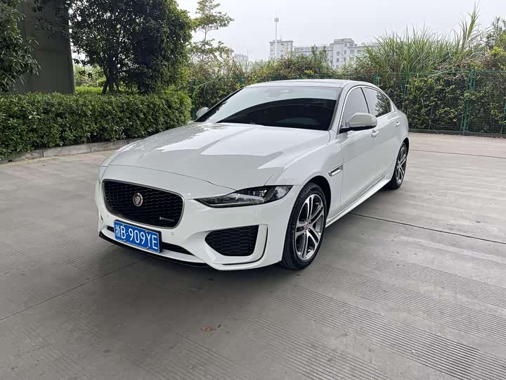 Фото 2 - Jaguar XE L