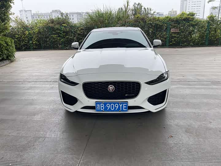Фото 3 - Jaguar XE L