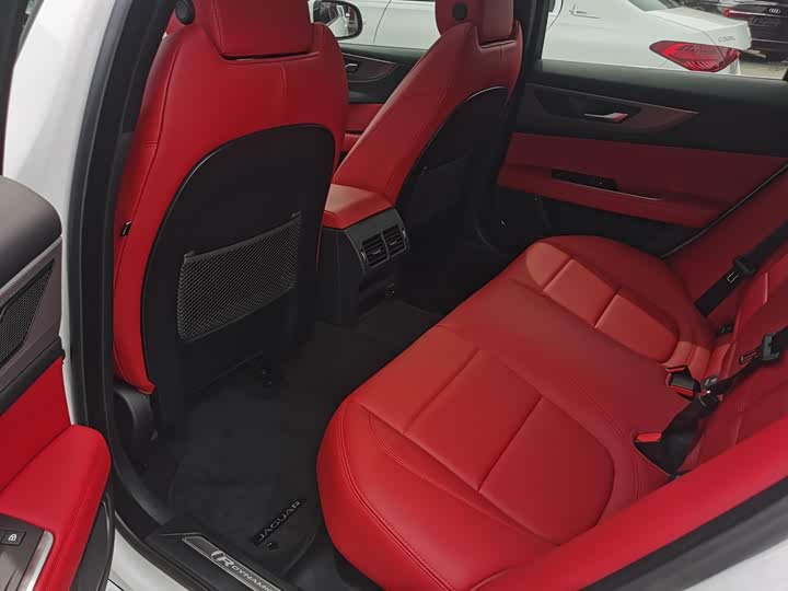 Фото 7 - Jaguar XE L