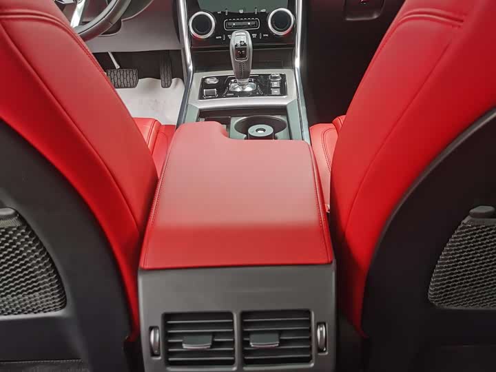 Фото 9 - Jaguar XE L