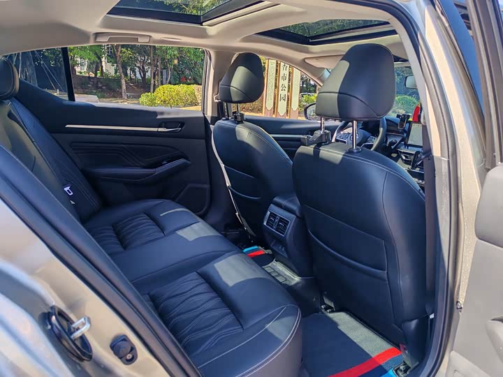 Фото 9 - Nissan Teana