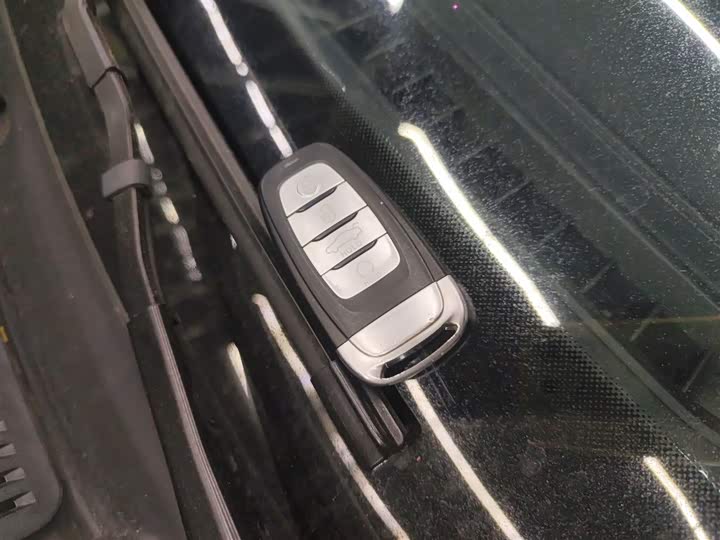 Фото 9 - Hongqi H5