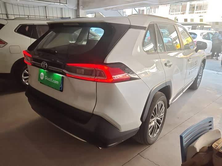 Фото 7 - Toyota Wildlander