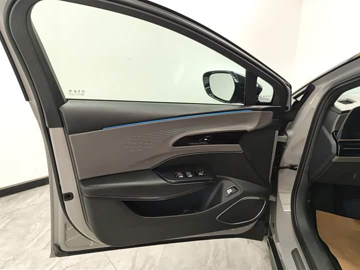 Фото 7 - Hongqi EH7