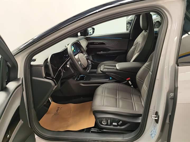 Фото 9 - Hongqi EH7