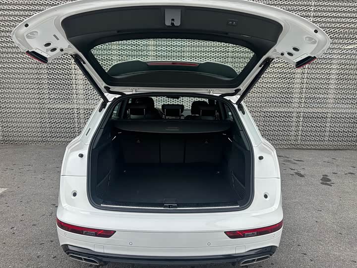 Фото 6 - Audi Q5L