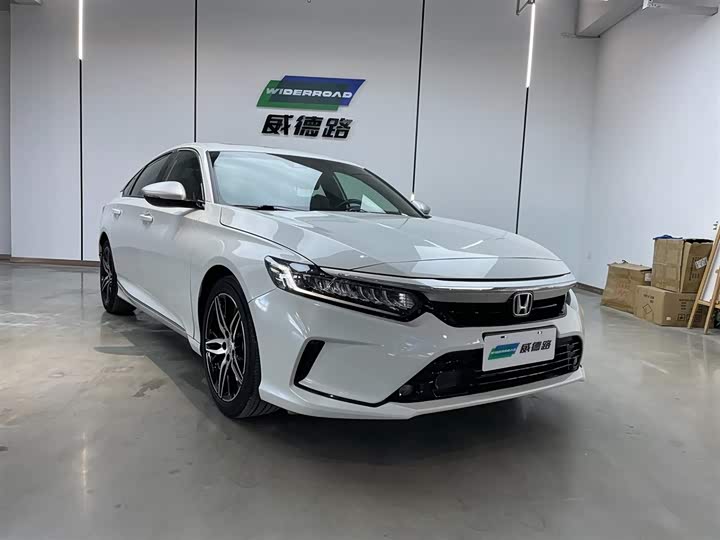 Фото 3 - Honda Inspire