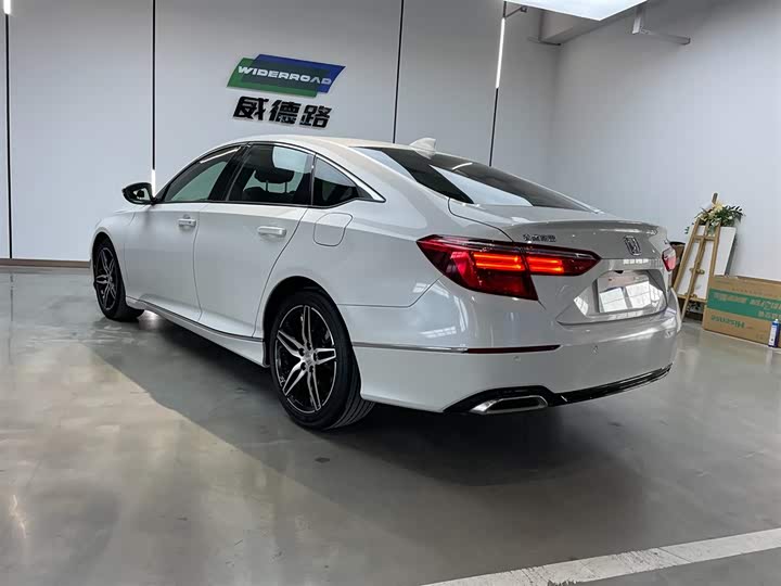 Фото 5 - Honda Inspire