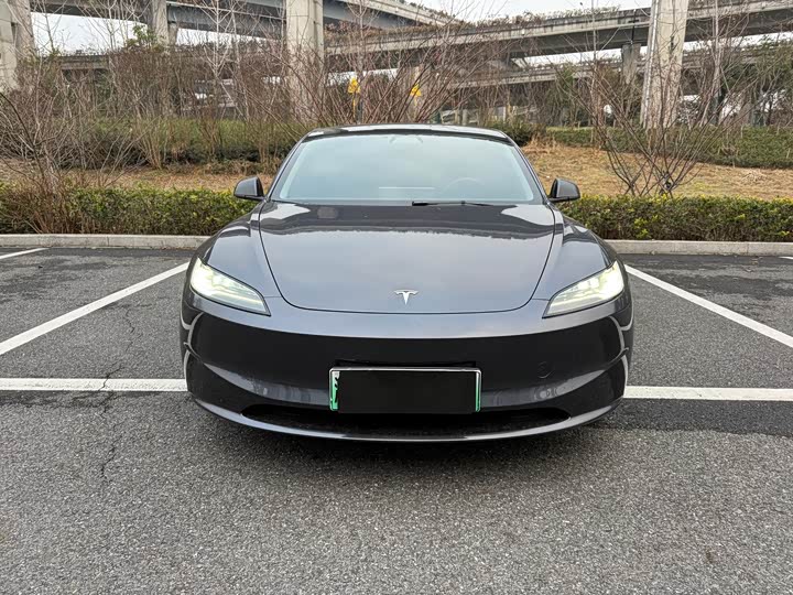 Фото 2 - Tesla Model 3