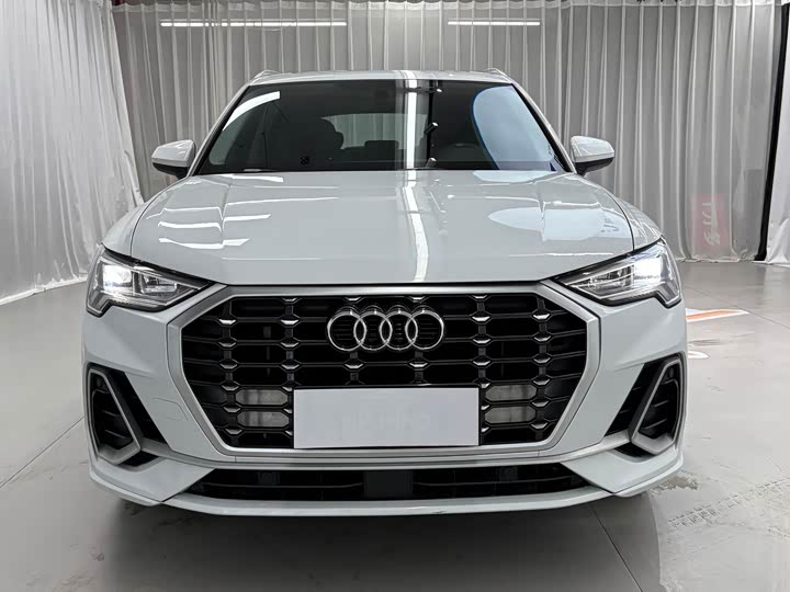 Фото 2 - Audi Q3