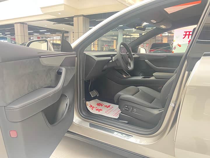 Фото 4 - Tesla Model Y