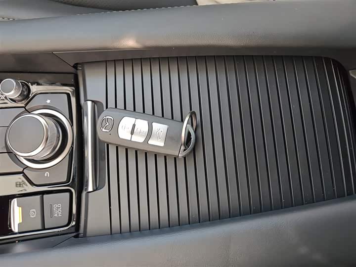 Фото 9 - Mazda Atenza