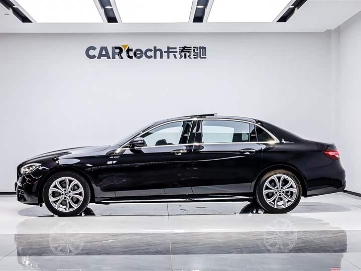 Фото 3 - Mercedes-Benz E-Class