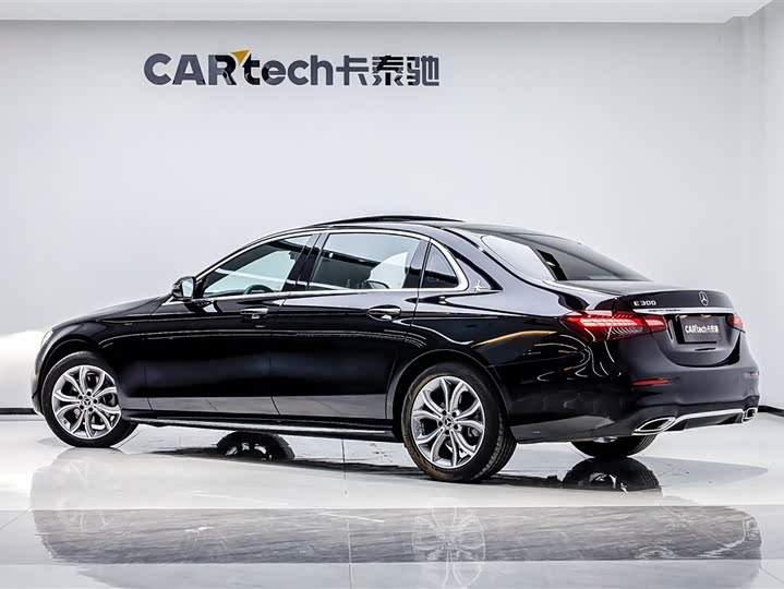 Фото 4 - Mercedes-Benz E-Class