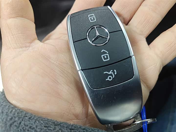 Фото 9 - Mercedes-Benz GLB-Class