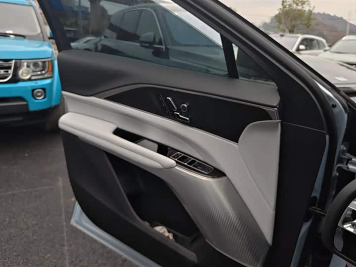 Фото 7 - Cadillac Lyriq