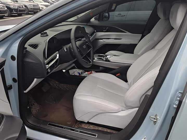 Фото 9 - Cadillac Lyriq