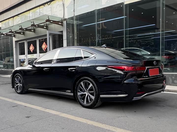 Фото 4 - Lexus LS