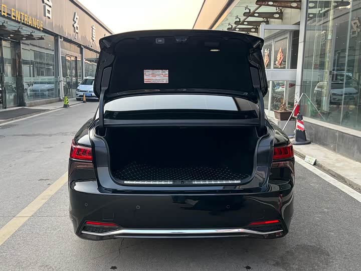 Фото 6 - Lexus LS