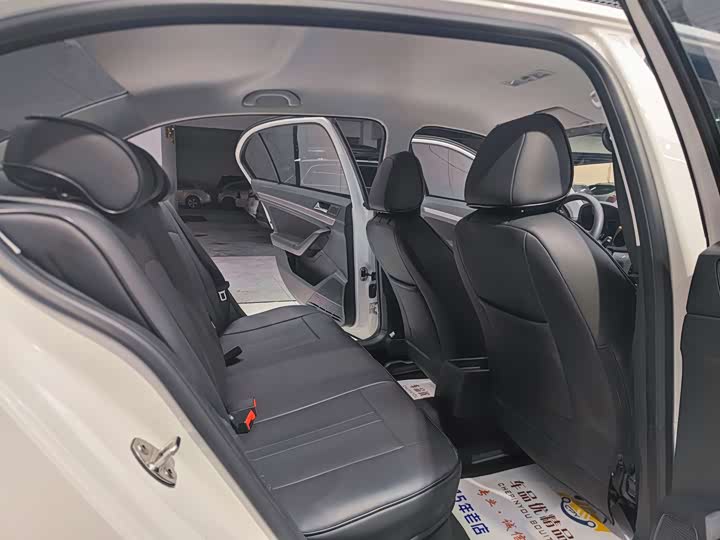 Фото 8 - Volkswagen Lavida