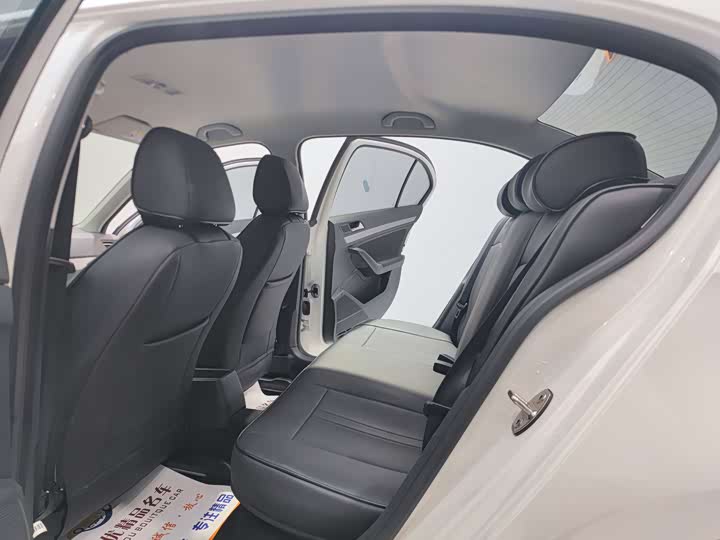 Фото 9 - Volkswagen Lavida