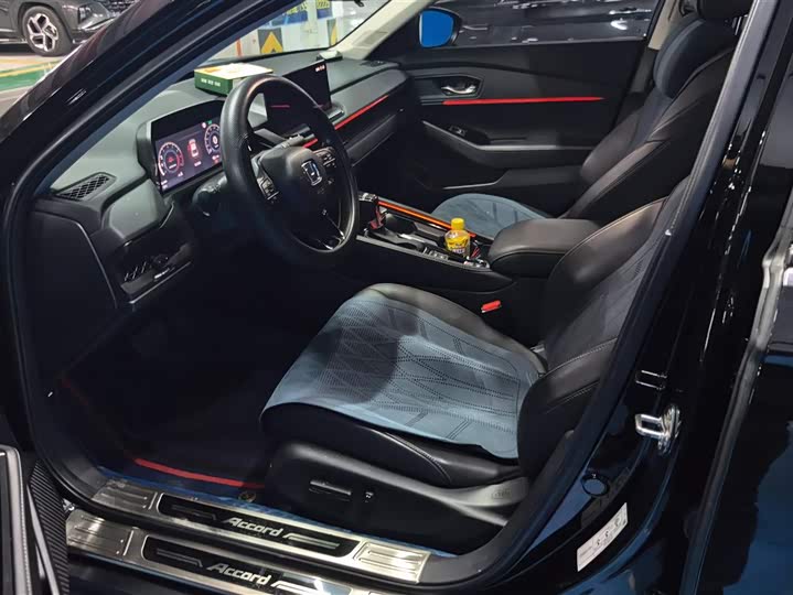 Фото 9 - Honda Accord