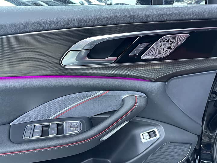 Фото 8 - Hongqi H6