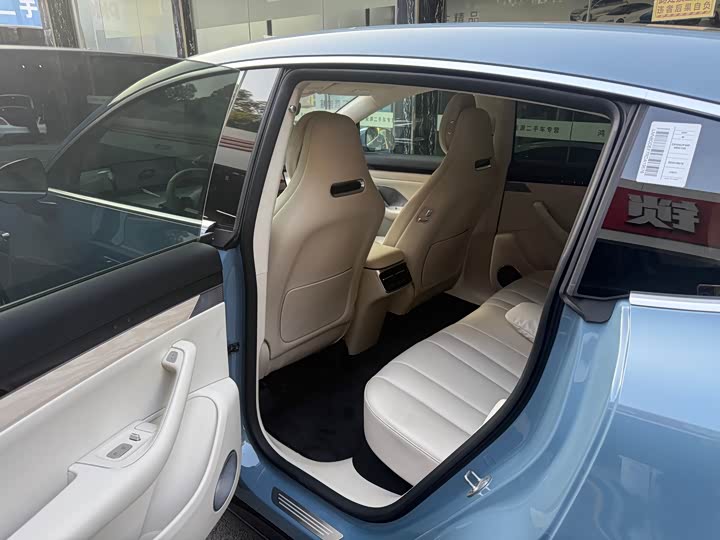 Фото 7 - Luxeed R7