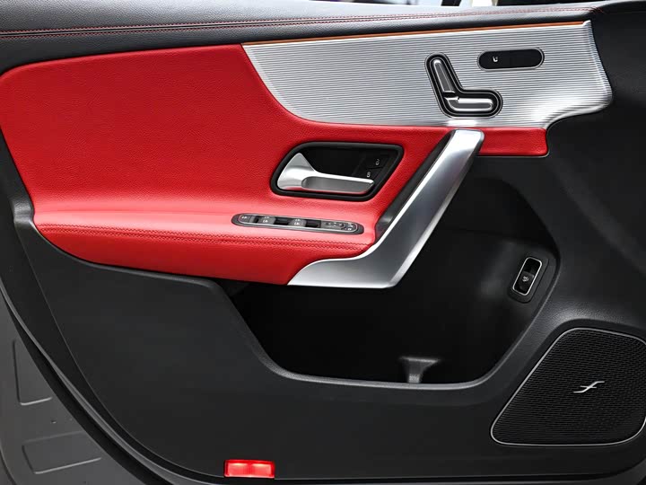 Фото 9 - Mercedes-Benz A-Class AMG