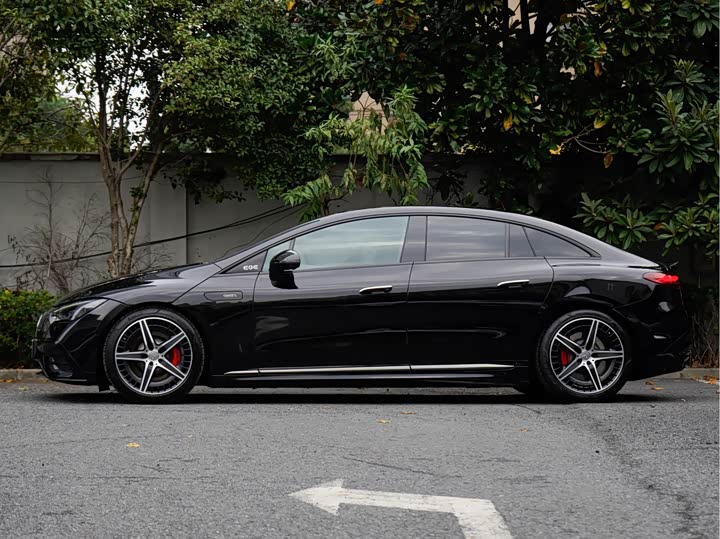 Фото 4 - Mercedes-Benz EQE AMG