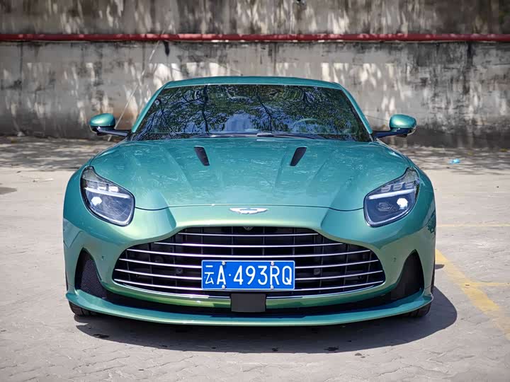 Фото 2 - Aston Martin DB12