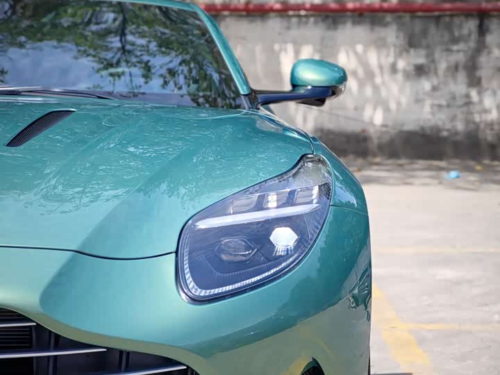 Фото 4 - Aston Martin DB12