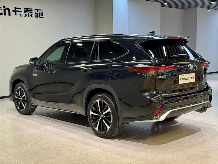 Фото 3 - Toyota Crown Kluger