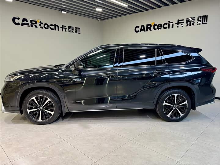 Фото 4 - Toyota Crown Kluger